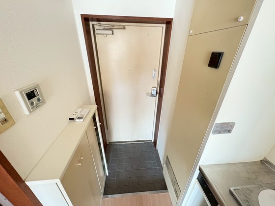 玄関　※別号室の写真です