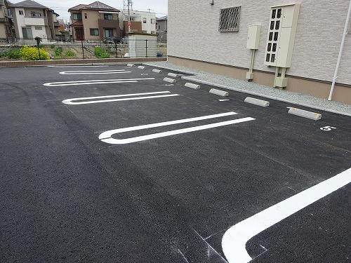 【姫路市砥堀のアパートの駐車場】