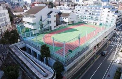 【港区赤坂のマンションの小学校】