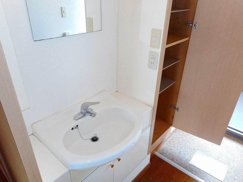 洗面設備　同タイプ部屋の写真となり設備等は現況と異なる場合があります。