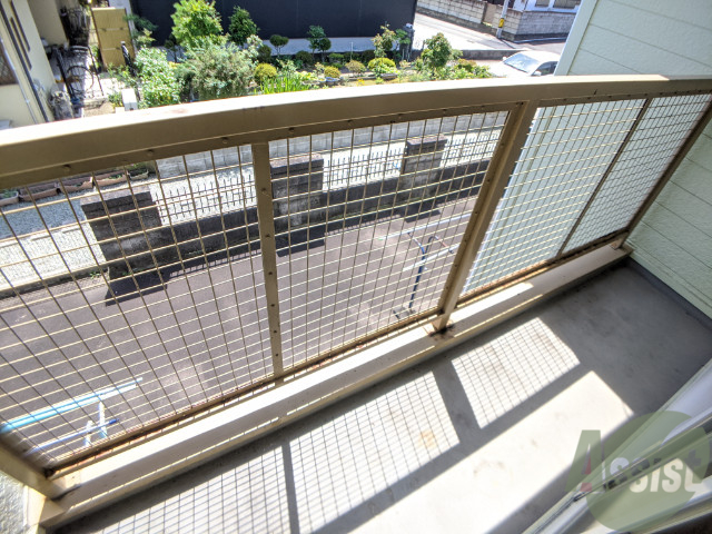 バルコニー　お天気の良い日はバルコニーで洗濯物も干せますよ。