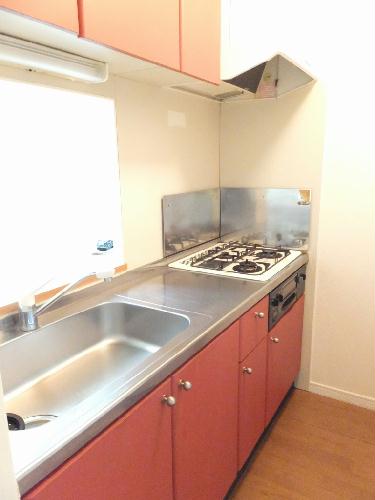 キッチン　３口ガスコンロ設置済み