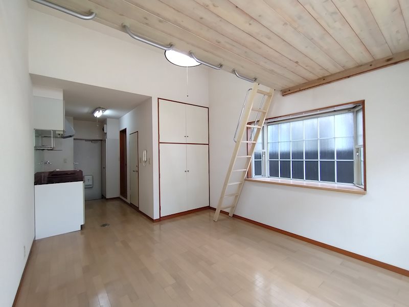 居室・リビング　角部屋・二面採光のお部屋です！　※画像はクリーニング前のもの