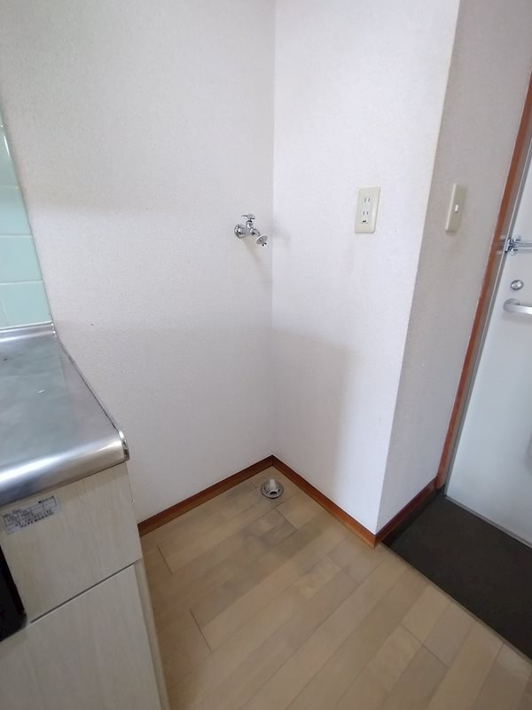 その他　洗濯機置き場は室内にございます！　※画像はクリーニング前のも