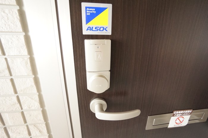 ロビー　お部屋の鍵はカードキー