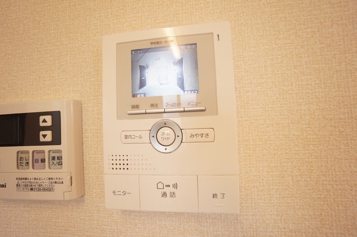 その他設備　モニタ付きインターフォンで来訪者の確認も安心