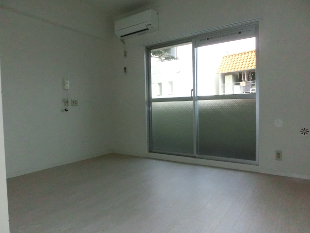 居室・リビング　※別のお部屋の写真です。現状を優先させます。