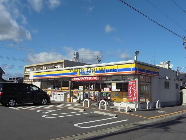 コンビニ　ミニストップ岐阜西鏡島店（コンビニ）まで495m