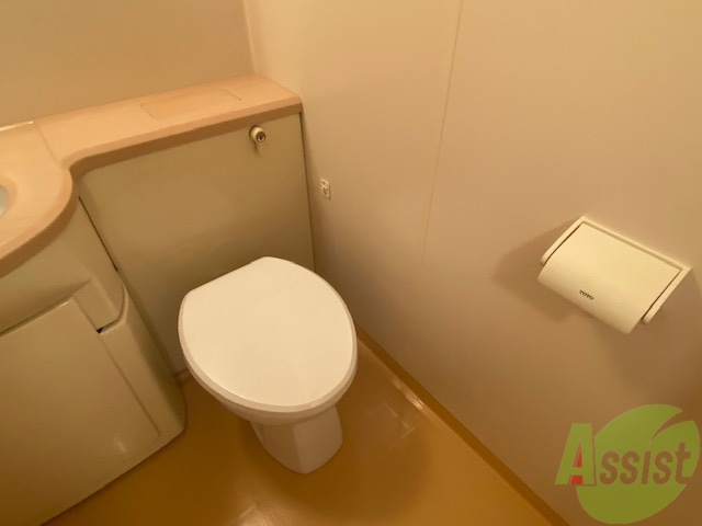 トイレ　バス・トイレは同室です。汚れた際はすぐに洗うことができますよ