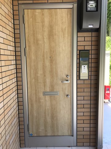 エントランス　外観は落ち着いています