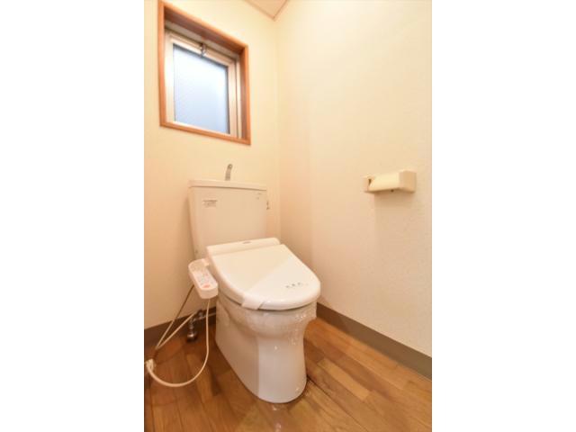 トイレ　※写真は別号室のもの