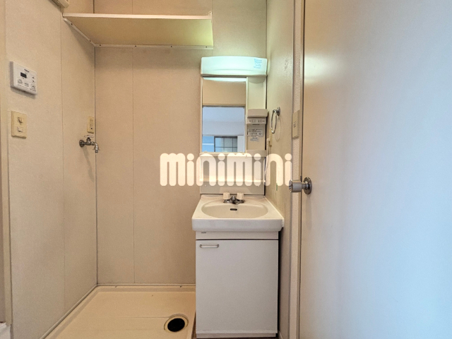 洗面設備　洗面化粧台です。