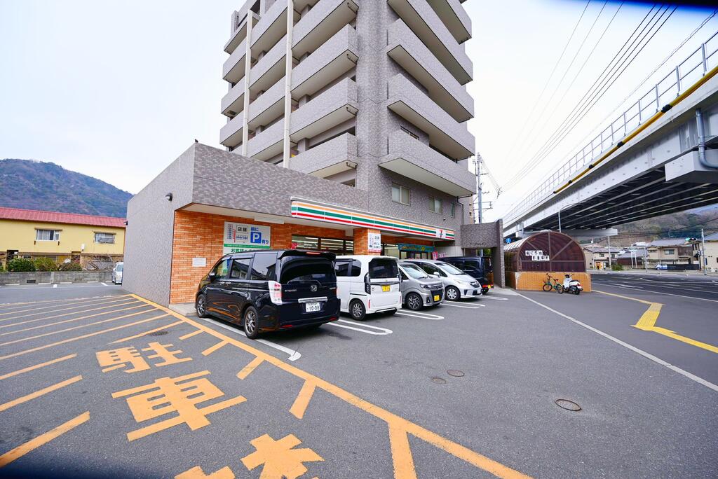 コンビニ　セブンイレブン広島海田幸町店（コンビニ）まで643m