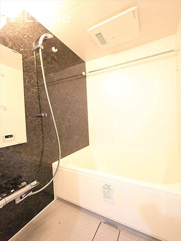 バス・シャワールーム　バスルーム