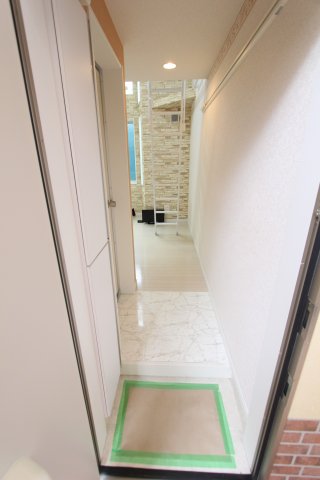 玄関　同物件の参考写真です。