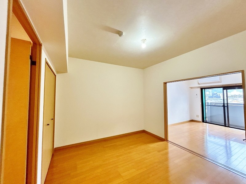 居室・リビング　★洋室6.8帖★