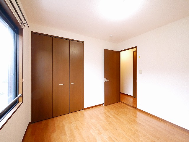 その他部屋・スペース　広くて明るい寝室