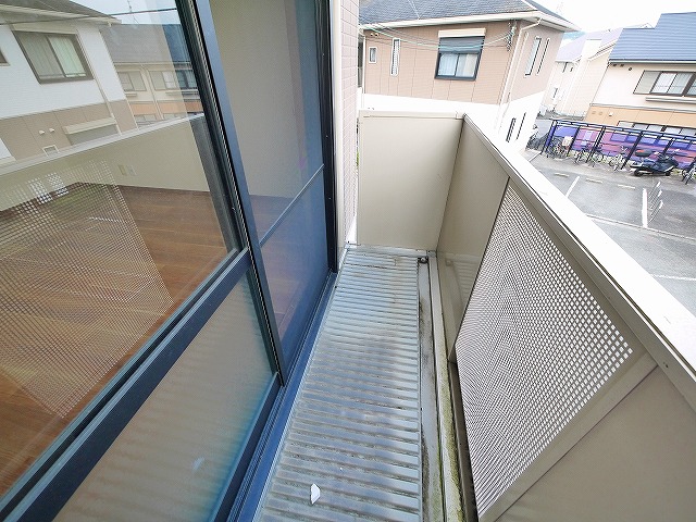 バルコニー　バルコニーからの眺めを楽しみながら食事をしませんか