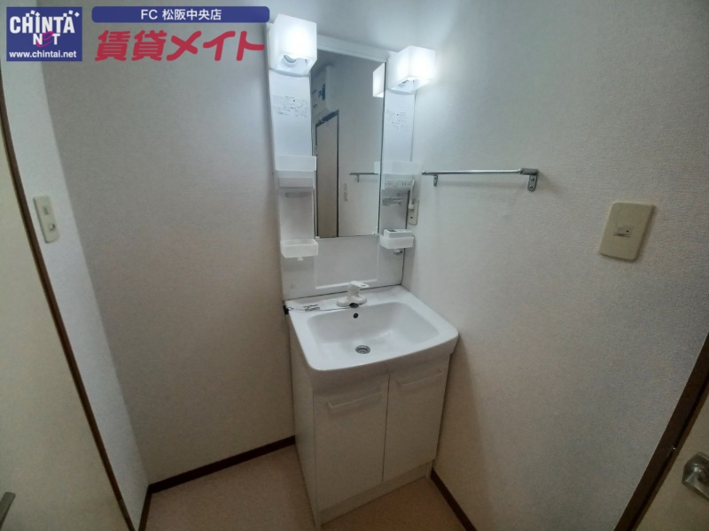 洗面設備　同型参考写真