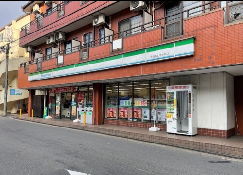 コンビニ　ファミリーマート　奈良西大寺本町店（コンビニ）まで42m