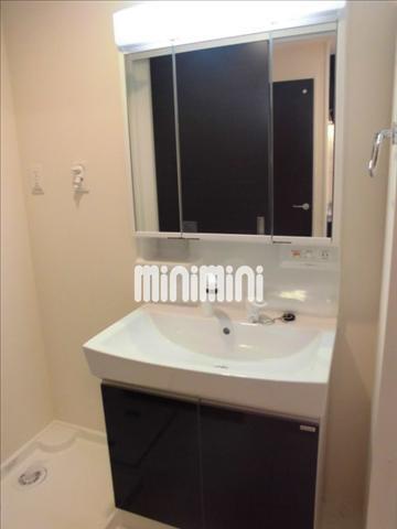 洗面設備　清潔感のある洗面所です