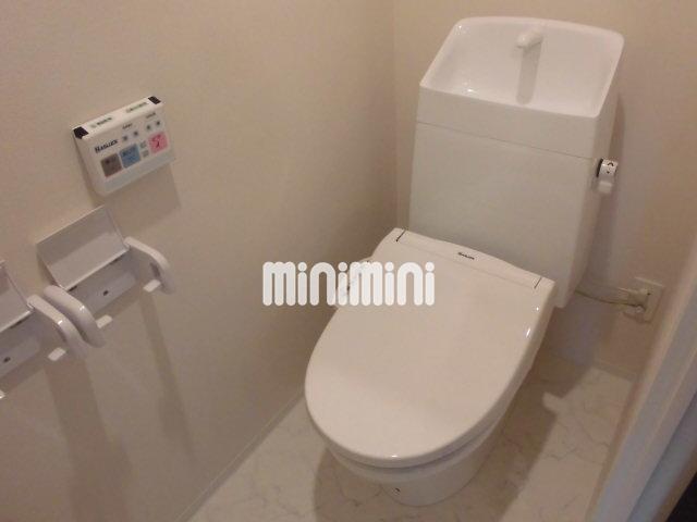トイレ　温水洗浄便座完備です