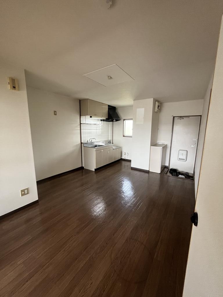 居室・リビング　写真と床の色は異なります。