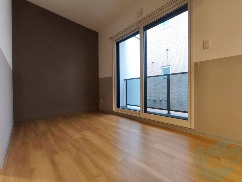 その他部屋・スペース　こちらのお部屋は光が差し込む、温かみのあるお部屋です。