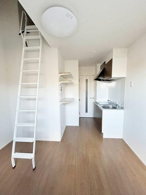 居室・リビング　※別号室の写真の場合がございます。現況優先