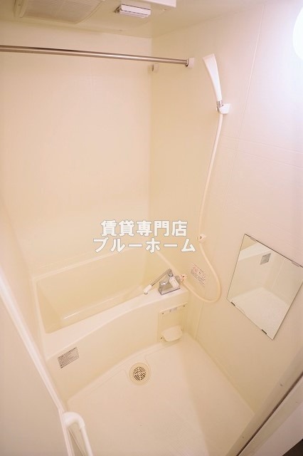 バス・シャワールーム　浴室乾燥機付きのお風呂！