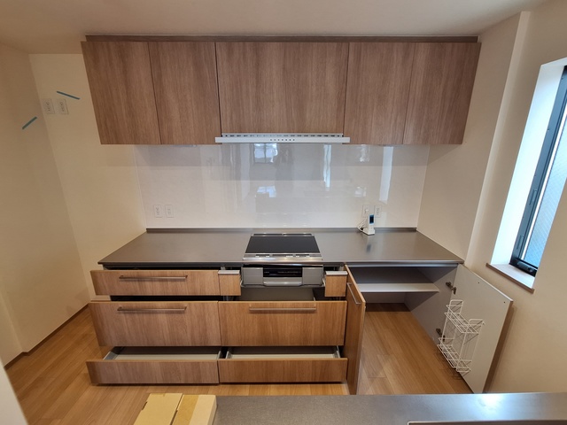 キッチン　★ＩＨ３口システムキッチン★