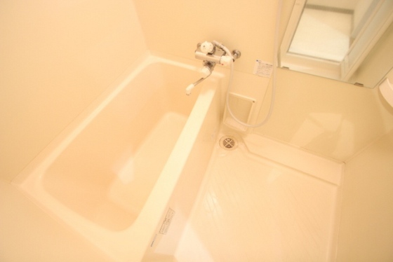 バス・シャワールーム　※別部屋の写真です