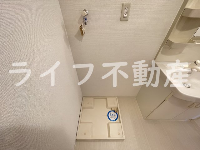 洗面設備　明るい洗面所です