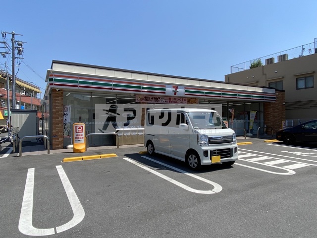 コンビニ　セブンイレブン堅下駅東店（コンビニ）まで301m