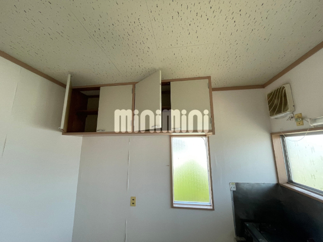 収納　キッチンの吊戸棚です。