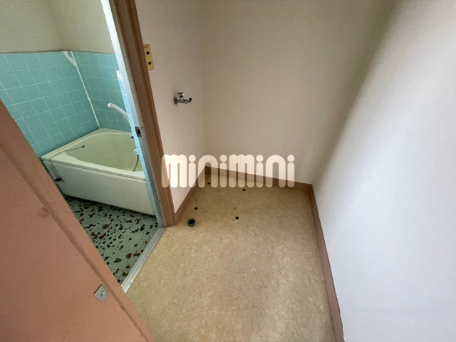 その他部屋・スペース　洗濯機置き場としてお使いください。