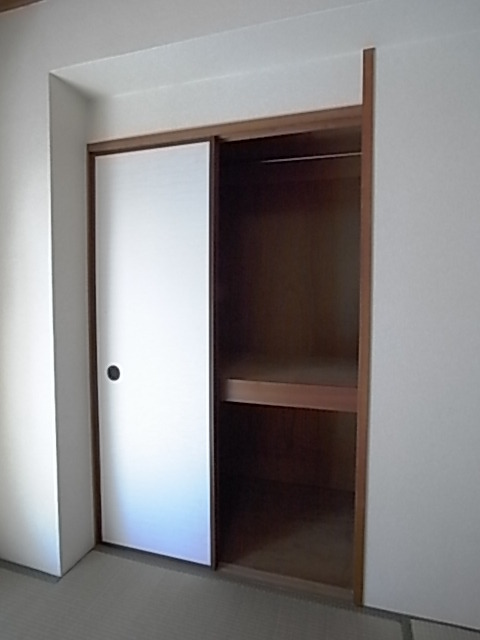 収納　押入れ付きです。