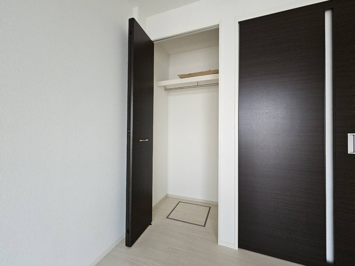 収納　ハンガーパイプ付きクローゼット。