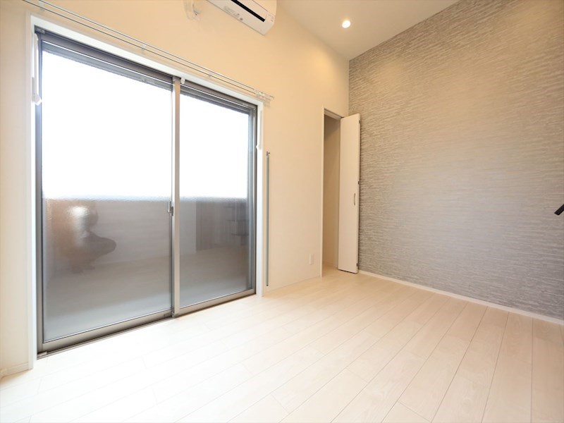 バルコニー　洋室6帖　ロフト6.2帖（寝室にも使えます）　同仕様写真