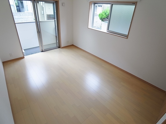 居室・リビング　角部屋ならではの２面採光で明るく美麗