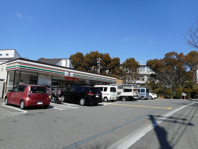 コンビニ　セブンイレブン　明石荷山町店（コンビニ）まで200m