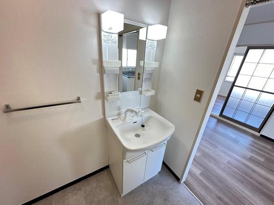 洗面設備　※別部屋の写真です