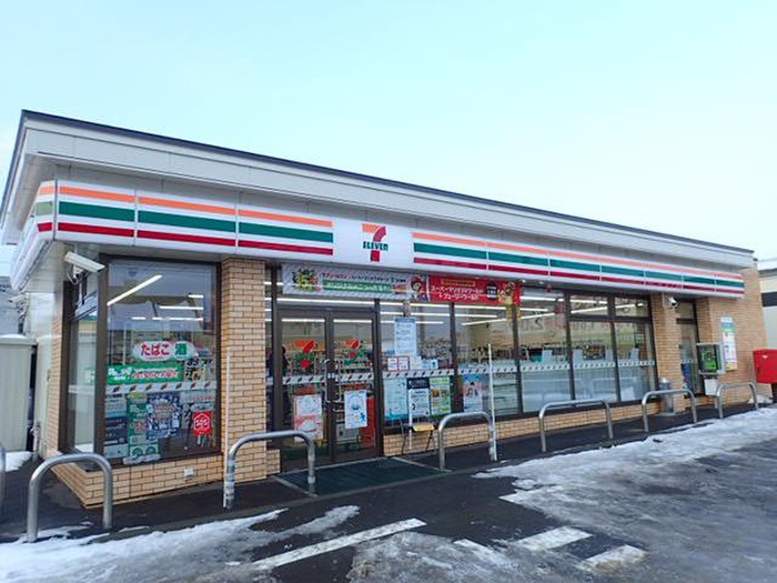 コンビニ　セブン-イレブン 札幌北２４条店（コンビニ）まで500m