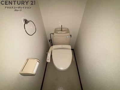 トイレ　お風呂トイレ別で温水洗浄便座完備