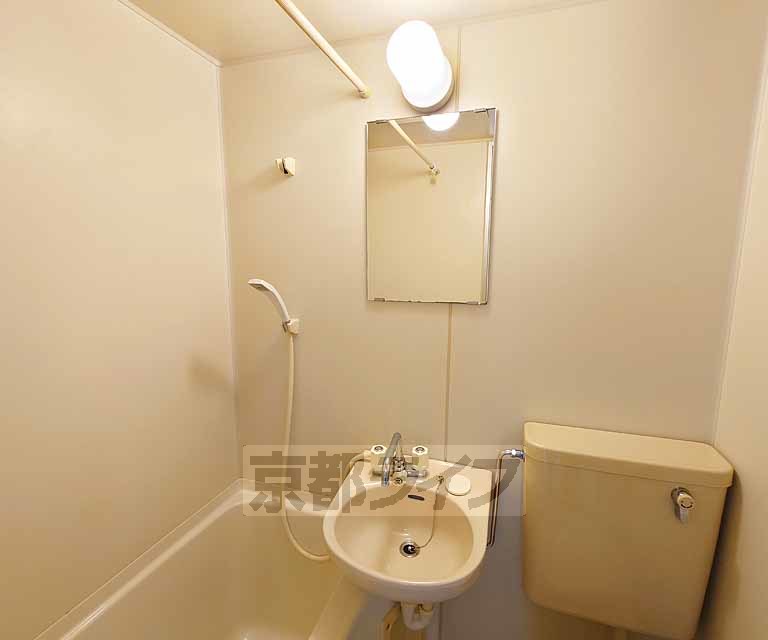 洗面設備　清潔感のある洗面所です。