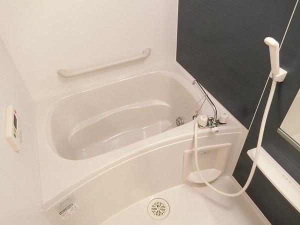 バス・シャワールーム　浴室乾燥機、追い焚き機能付きバス！