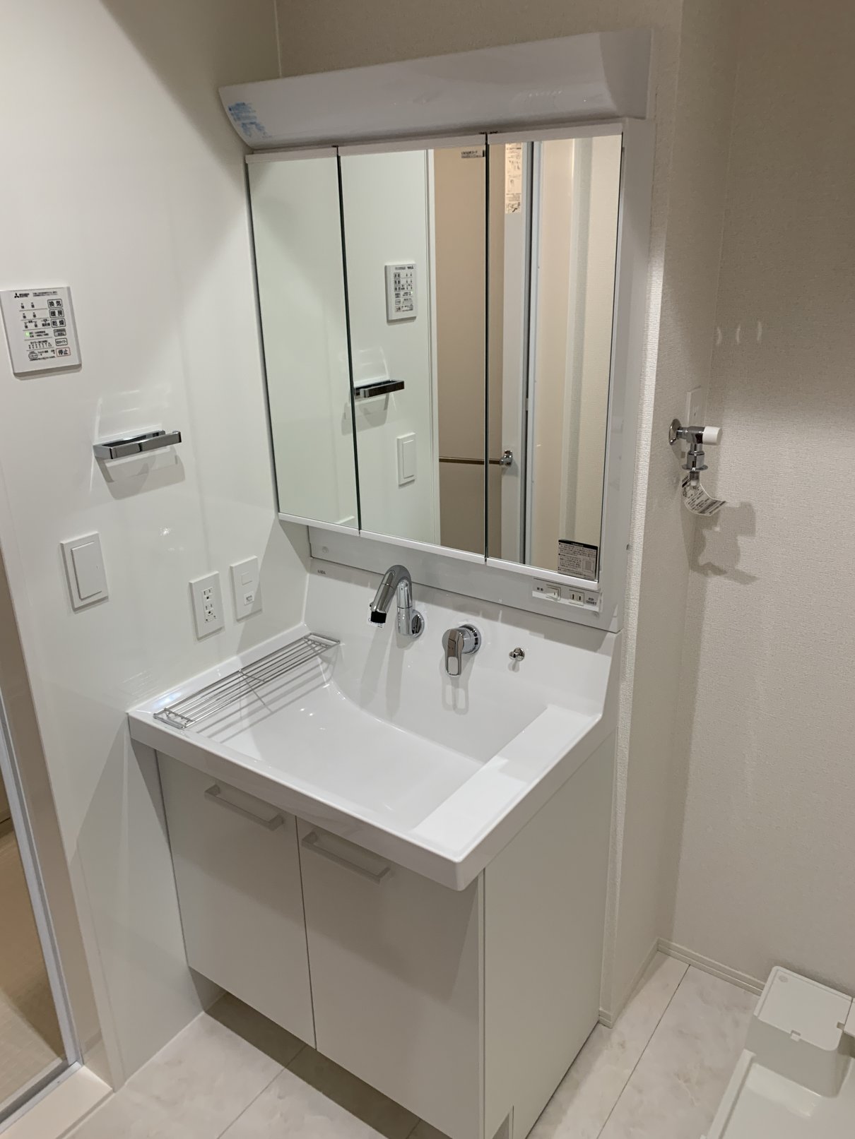 洗面設備　忙しい朝に嬉しい洗髪洗面化粧台付