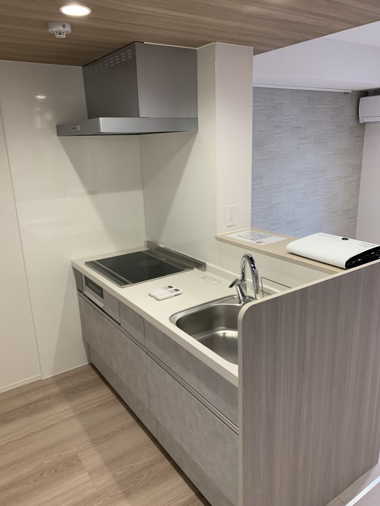 キッチン　対面キッチン(IHクッキングヒーター付のシステムキッチン)