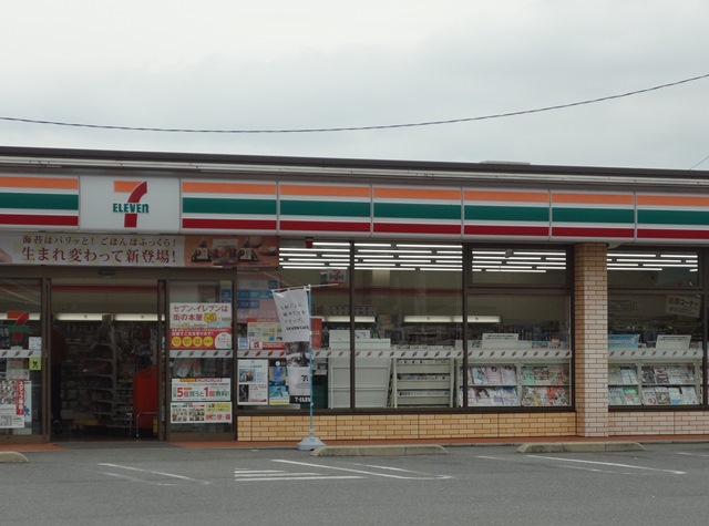 コンビニ　セブンイレブン山口上平井店（コンビニ）まで821m