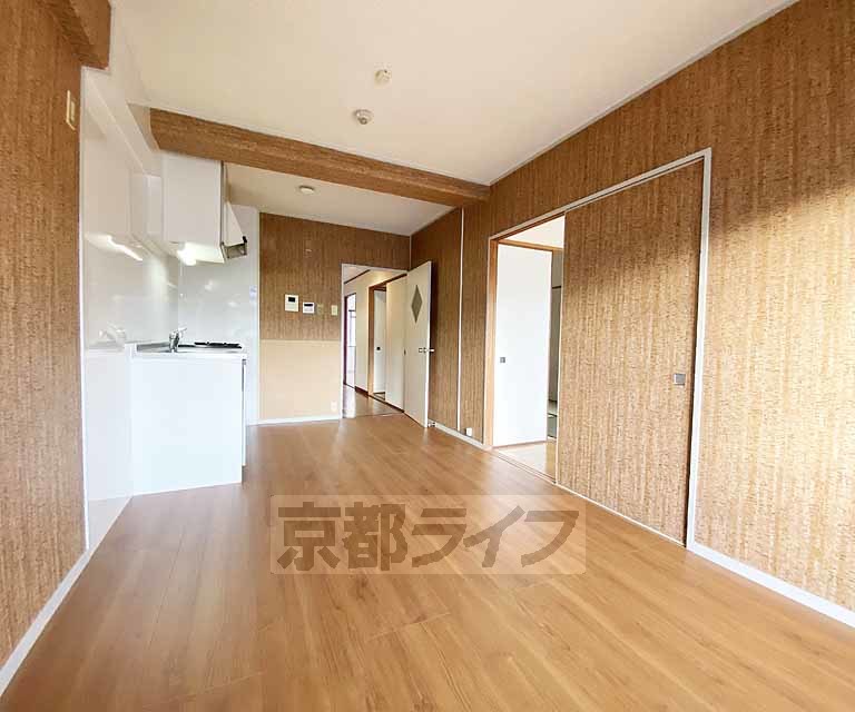 居室・リビング　落ち着いた雰囲気のお部屋です